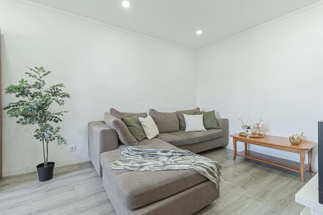 Apartamento T3 para Venda em Seixal Foto 13