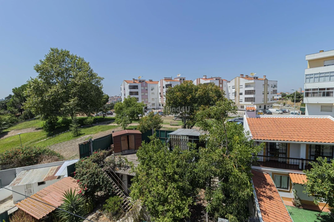 Apartamento T3 para Venda em Seixal Foto 10