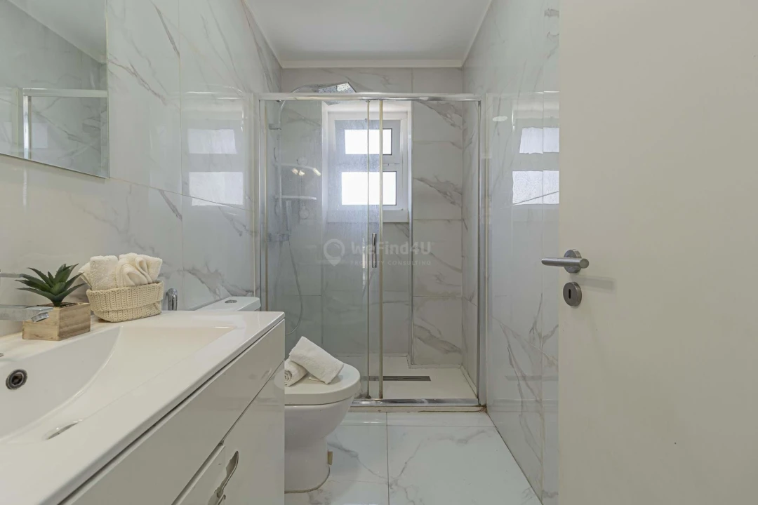 Apartamento T3 para Venda em Seixal Foto 23