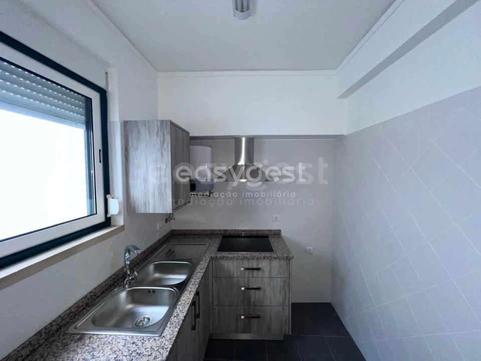 Apartamento T2 para Venda em São João Baptista e Santa Maria dos Olivais Foto 2