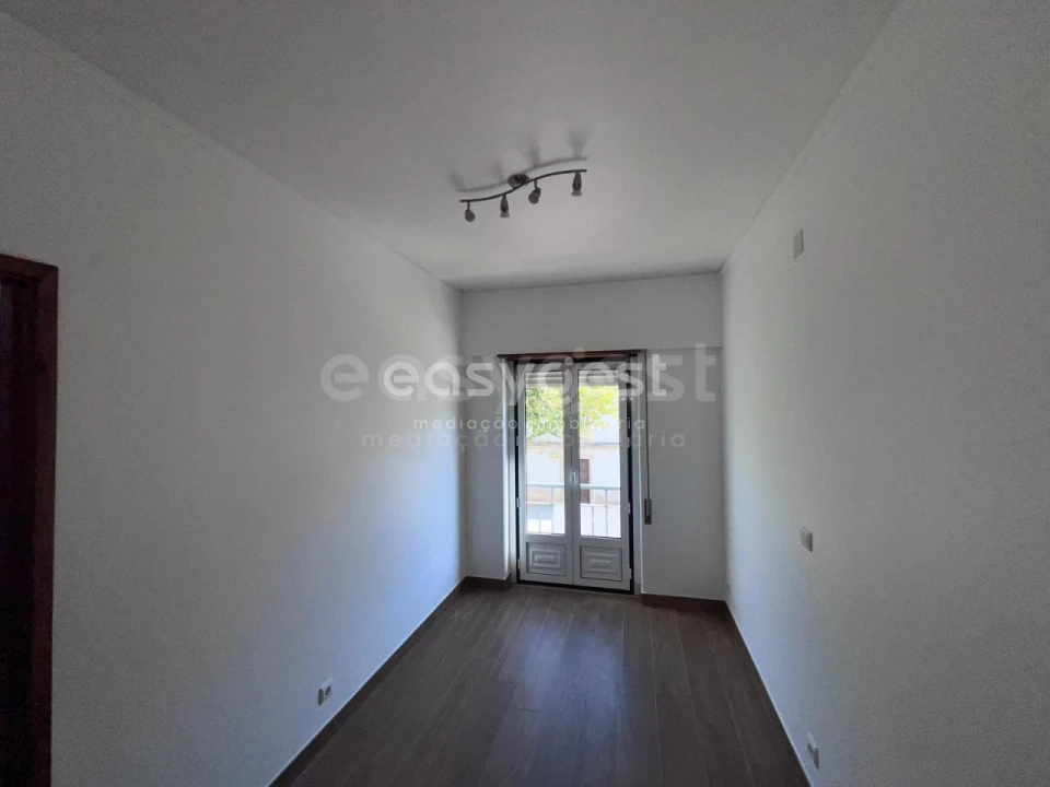 Apartamento T2 para Venda em São João Baptista e Santa Maria dos Olivais Foto 3