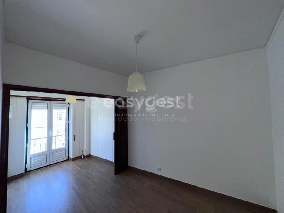 Apartamento T2 para Venda em São João Baptista e Santa Maria dos Olivais Foto 1