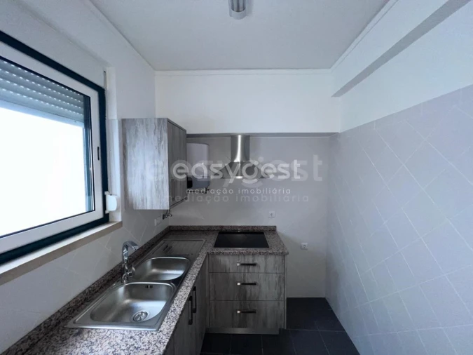 Apartamento T2 para Venda em São João Baptista e Santa Maria dos Olivais Foto 2