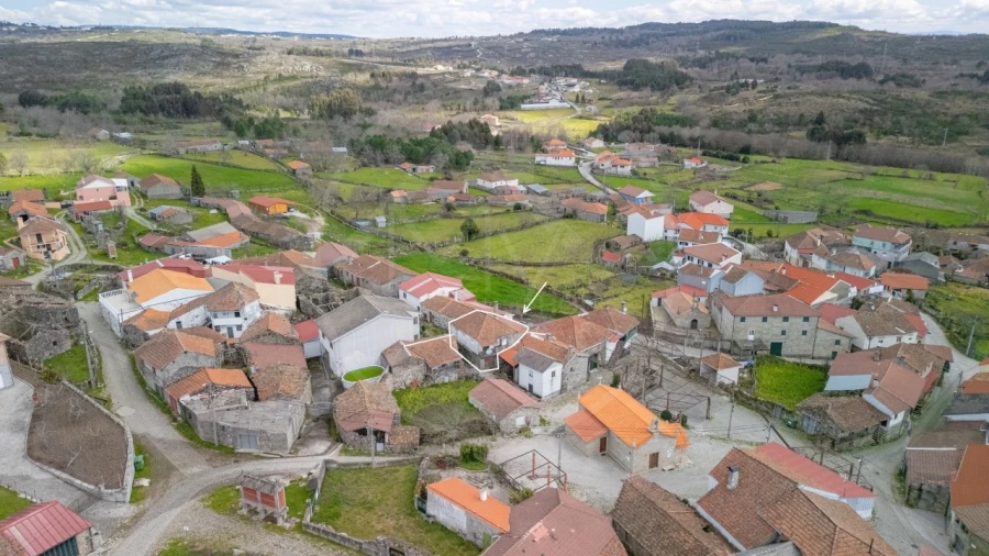 Moradia T2 para Venda em Vreia de Jales Foto 4