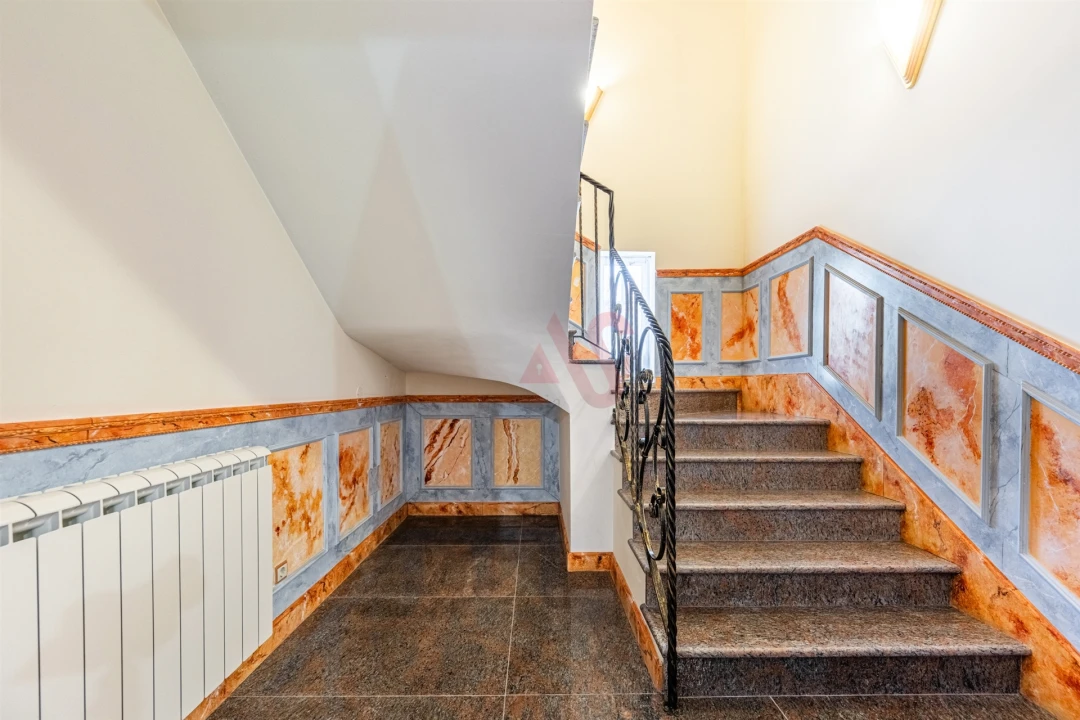 Moradia T6 para Venda em Vilar de Ferreiros Foto 10