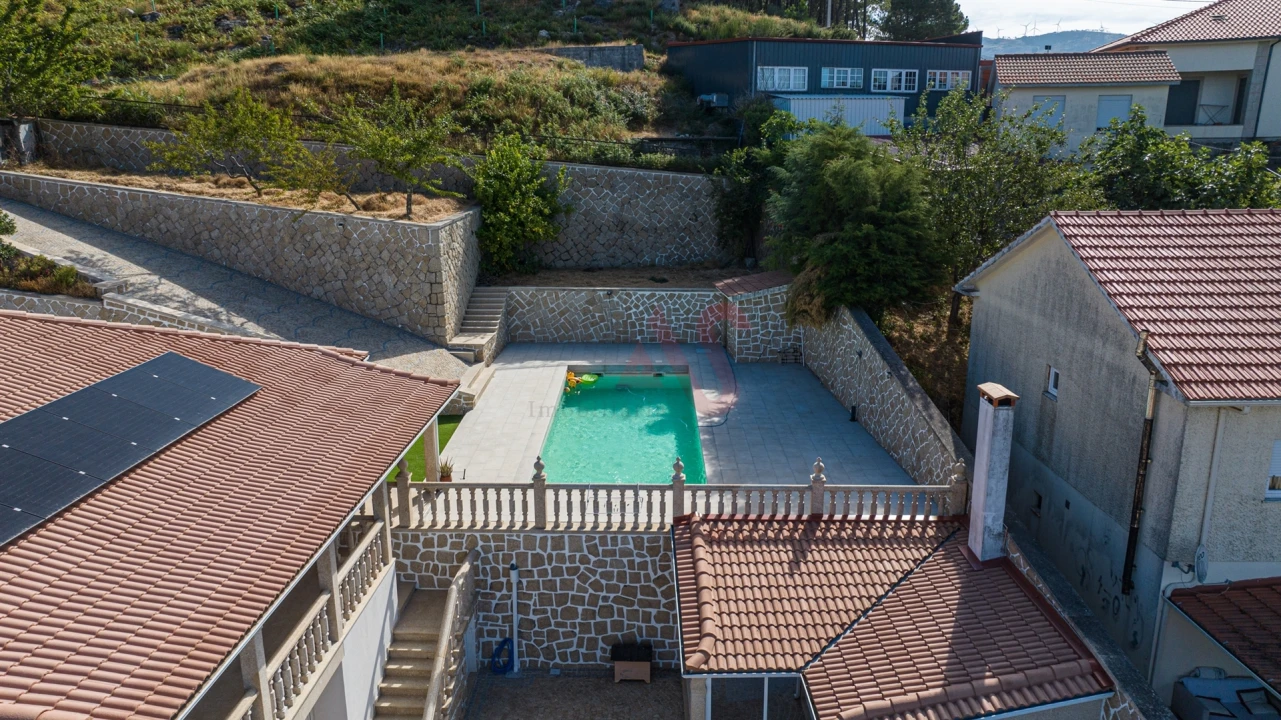 Moradia T6 para Venda em Vilar de Ferreiros Foto 38