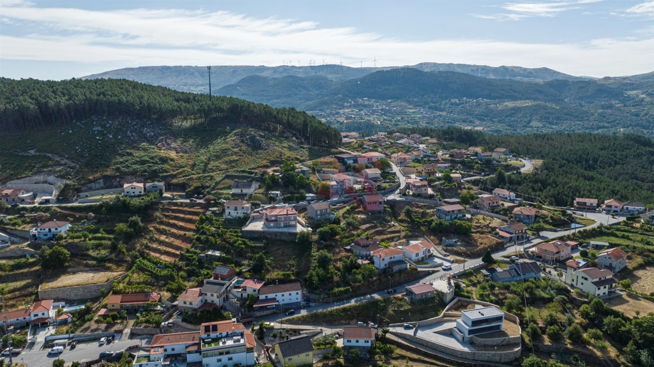 Moradia T6 para Venda em Vilar de Ferreiros Foto 37