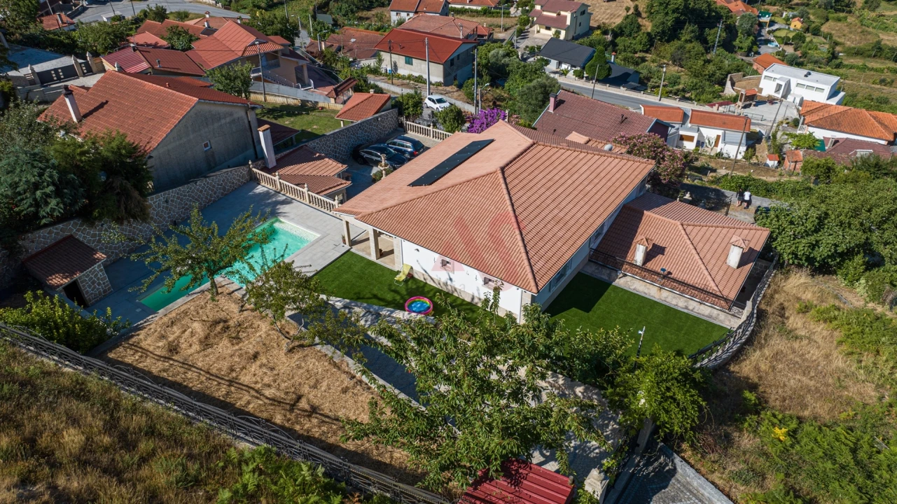 Moradia T6 para Venda em Vilar de Ferreiros Foto 35