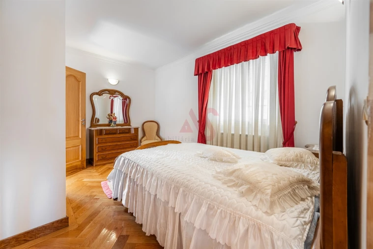 Moradia T6 para Venda em Vilar de Ferreiros Foto 24