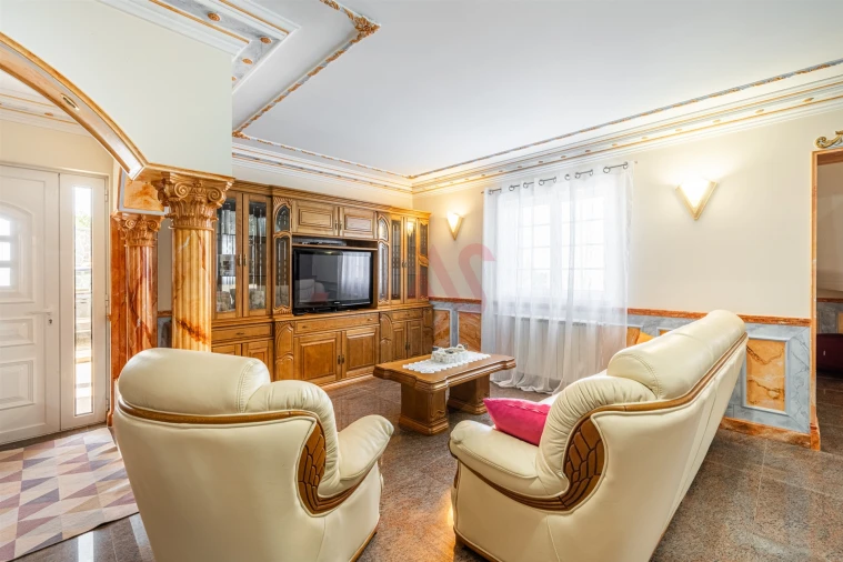 Moradia T6 para Venda em Vilar de Ferreiros Foto 8