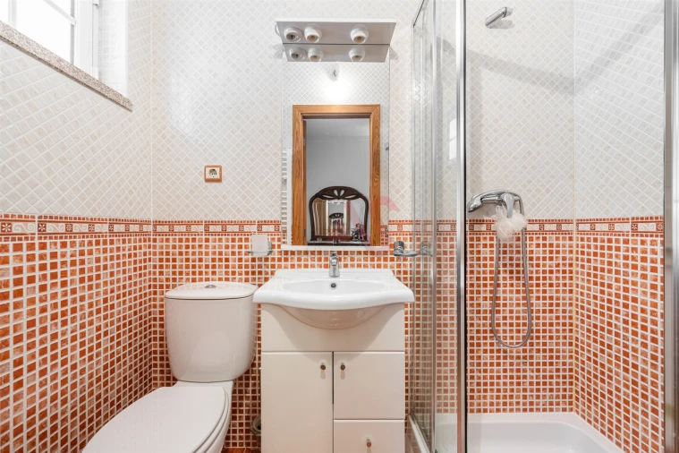 Moradia T6 para Venda em Vilar de Ferreiros Foto 16