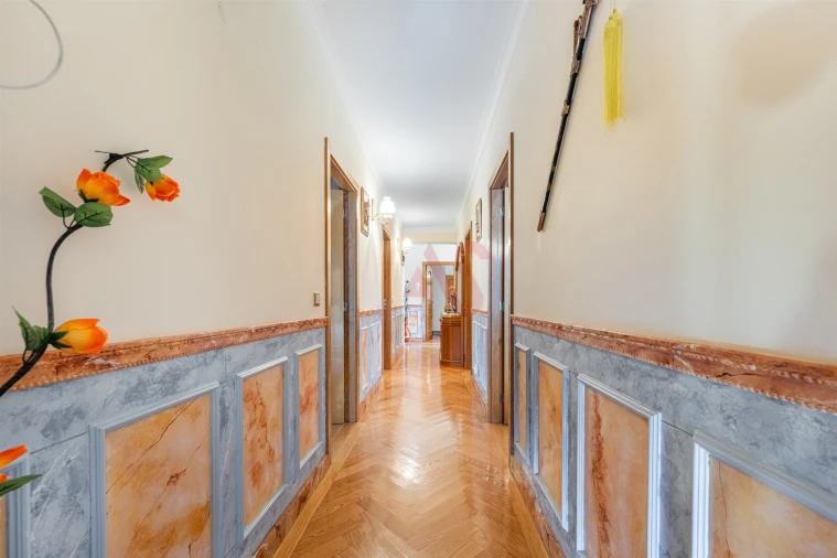 Moradia T6 para Venda em Vilar de Ferreiros Foto 11