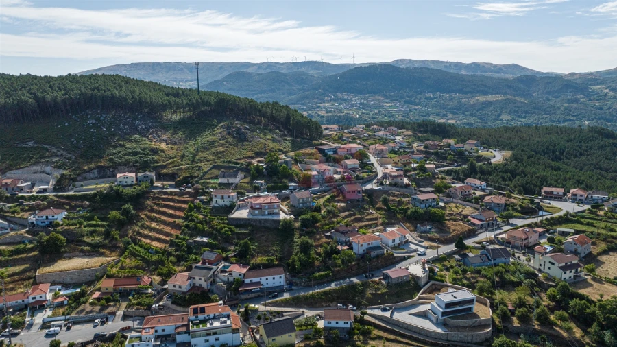 Moradia T6 para Venda em Vilar de Ferreiros Foto 37