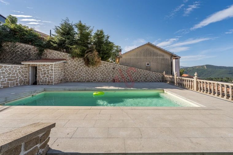 Moradia T6 para Venda em Vilar de Ferreiros Foto 31