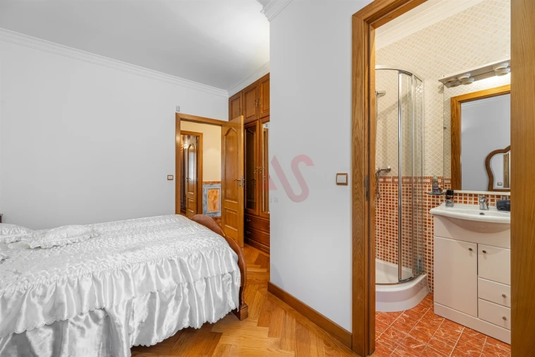 Moradia T6 para Venda em Vilar de Ferreiros Foto 18