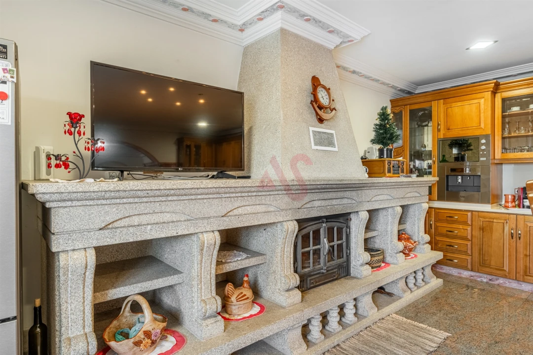 Moradia T6 para Venda em Vilar de Ferreiros Foto 6