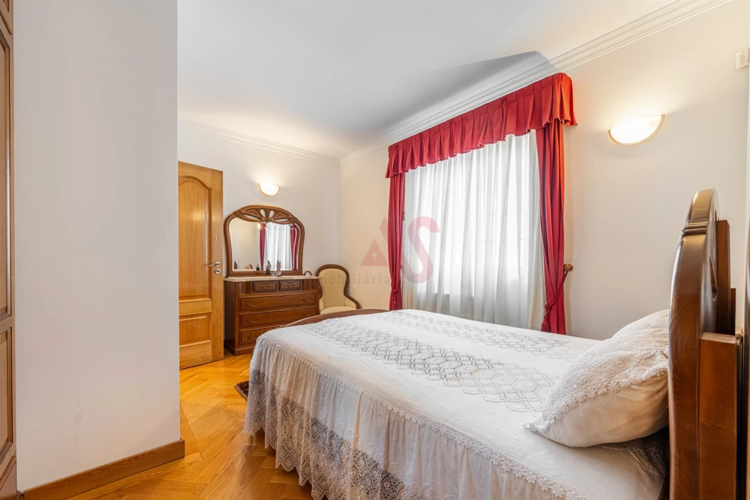 Moradia T6 para Venda em Vilar de Ferreiros Foto 12