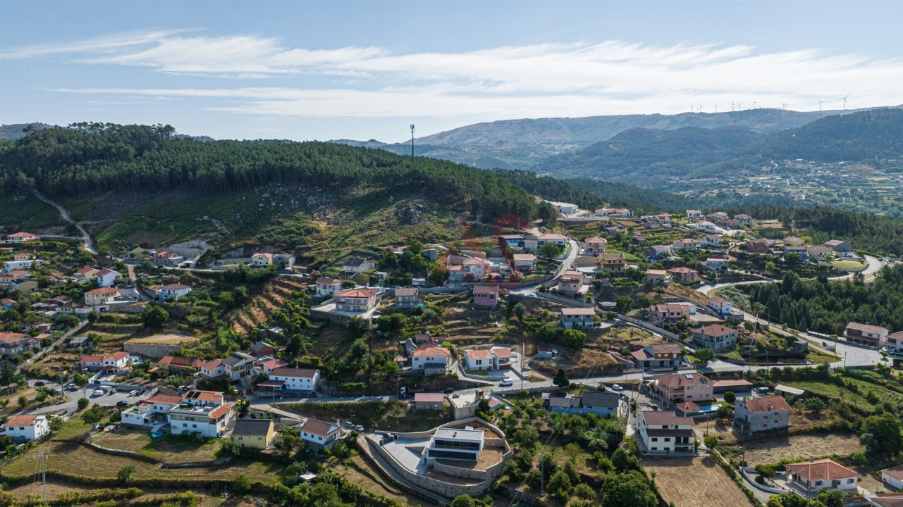 Moradia T6 para Venda em Vilar de Ferreiros Foto 36