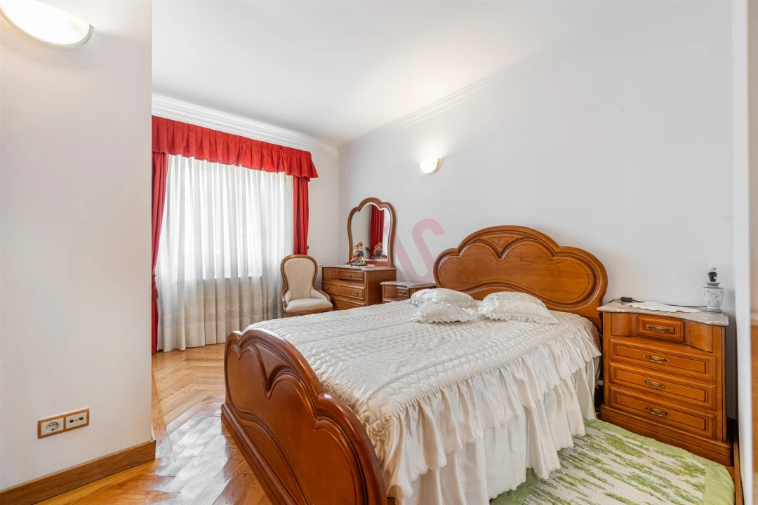 Moradia T6 para Venda em Vilar de Ferreiros Foto 17