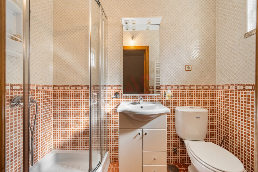 Moradia T6 para Venda em Vilar de Ferreiros Foto 25