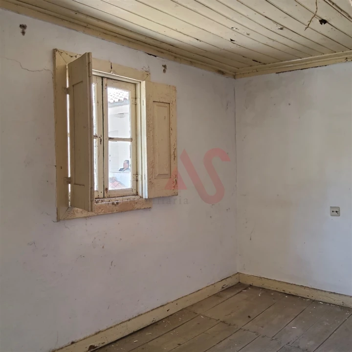 Moradia T2 para Venda em Regadas Foto 4