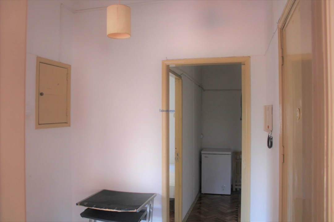 Quarto para Arrendamento em Sé Nova, Santa Cruz, Almedina e São Bartolomeu Foto 8