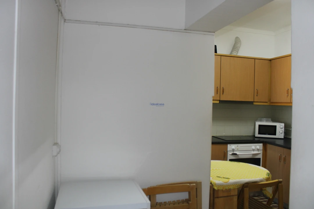 Quarto para Arrendamento em Sé Nova, Santa Cruz, Almedina e São Bartolomeu Foto 2