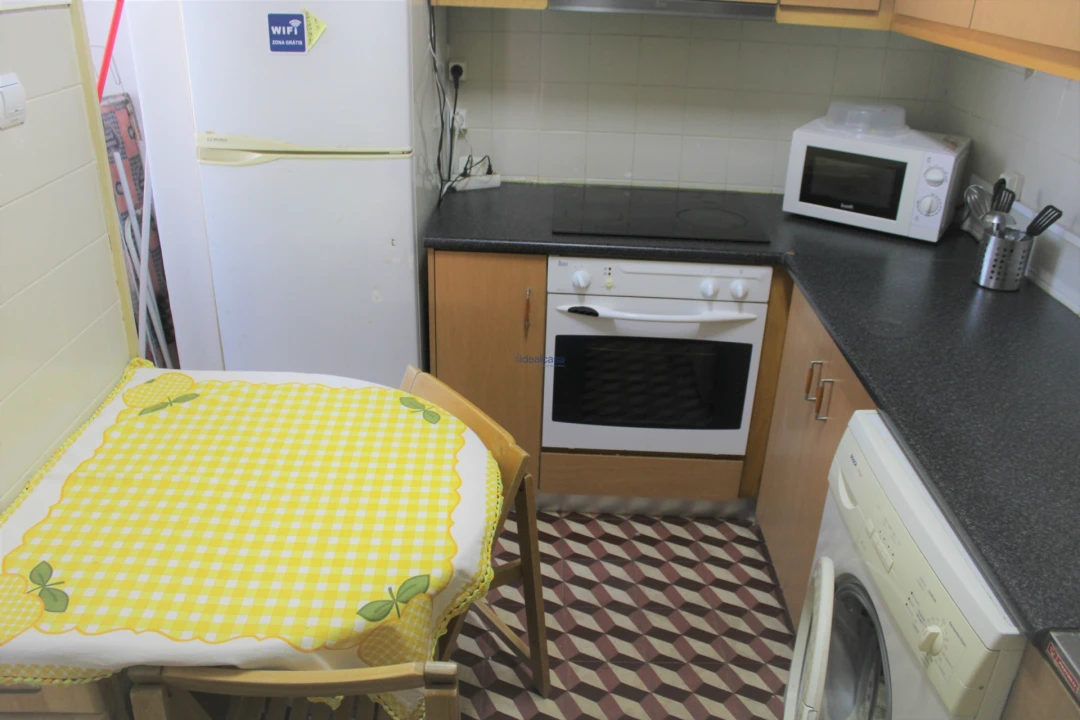 Quarto para Arrendamento em Sé Nova, Santa Cruz, Almedina e São Bartolomeu Foto 3