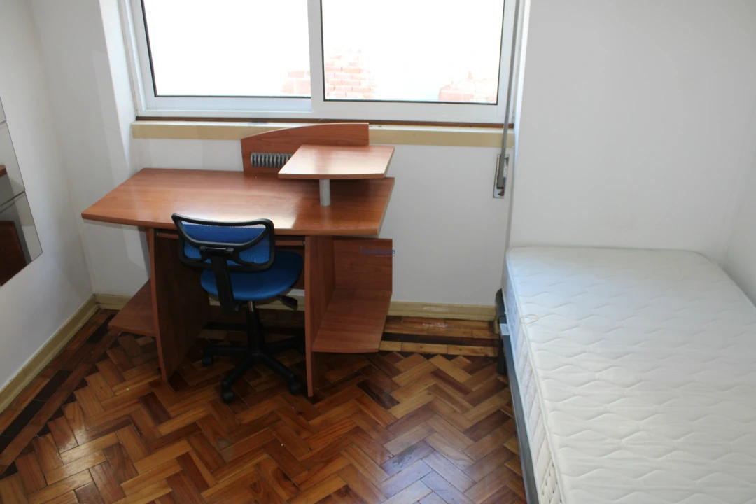 Quarto para Arrendamento em Sé Nova, Santa Cruz, Almedina e São Bartolomeu Foto 6