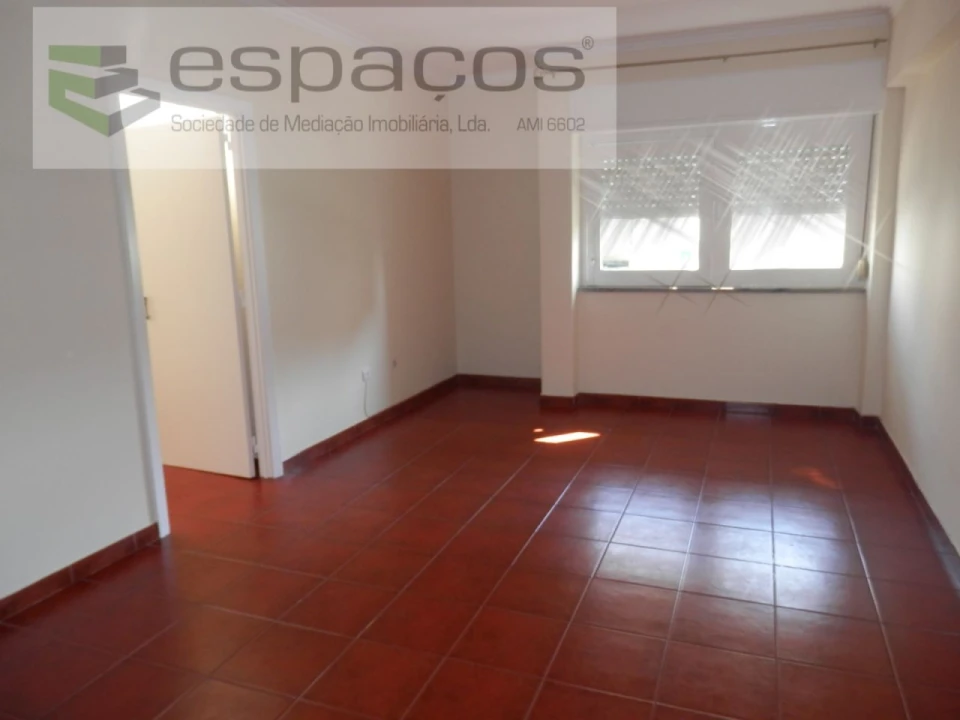 Apartamento T1 para Venda em Santa Iria de Azoia, São João da Talha e Bobadela Foto 1