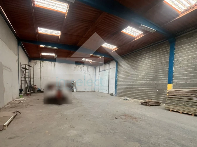 Armazém para Venda em Pechão Foto 2