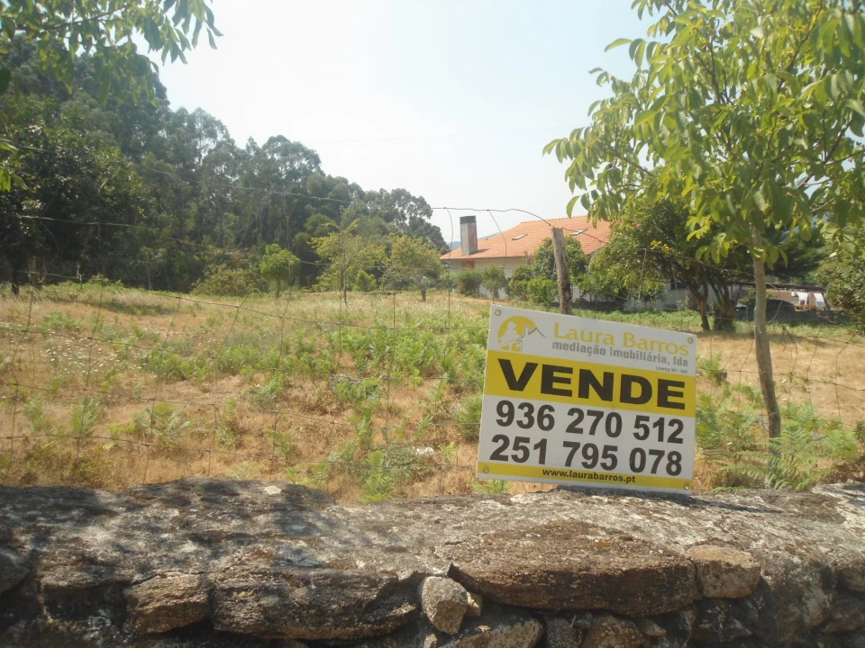 Terreno para Venda em Vila Nova de Cerveira e Lovelhe Foto 1