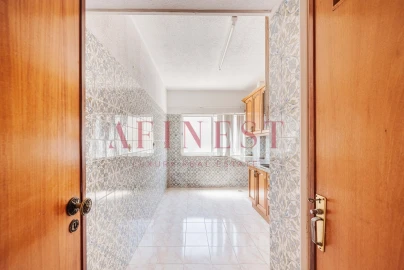 Apartamento T2 para Arrendamento em Algueirão-Mem Martins