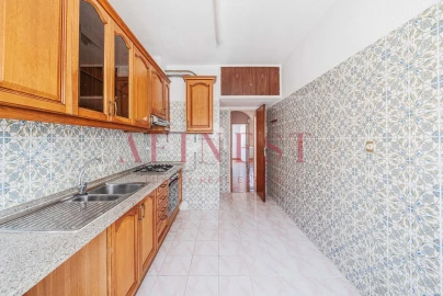 Apartamento T2 para Arrendamento em Algueirão-Mem Martins