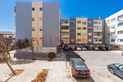 Apartamento T2 para Arrendamento em Algueirão-Mem Martins