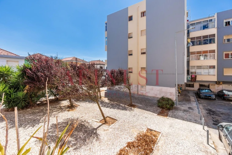 Apartamento T2 para Arrendamento em Algueirão-Mem Martins Foto 30