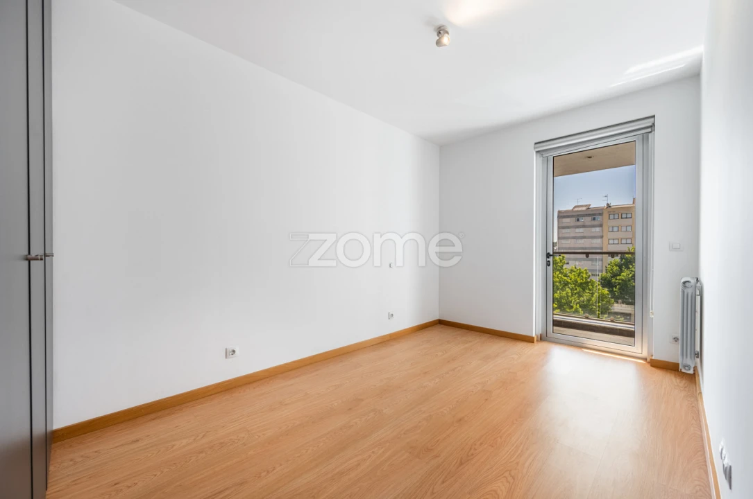 Apartamento T1 para Arrendamento em Paranhos Foto 8