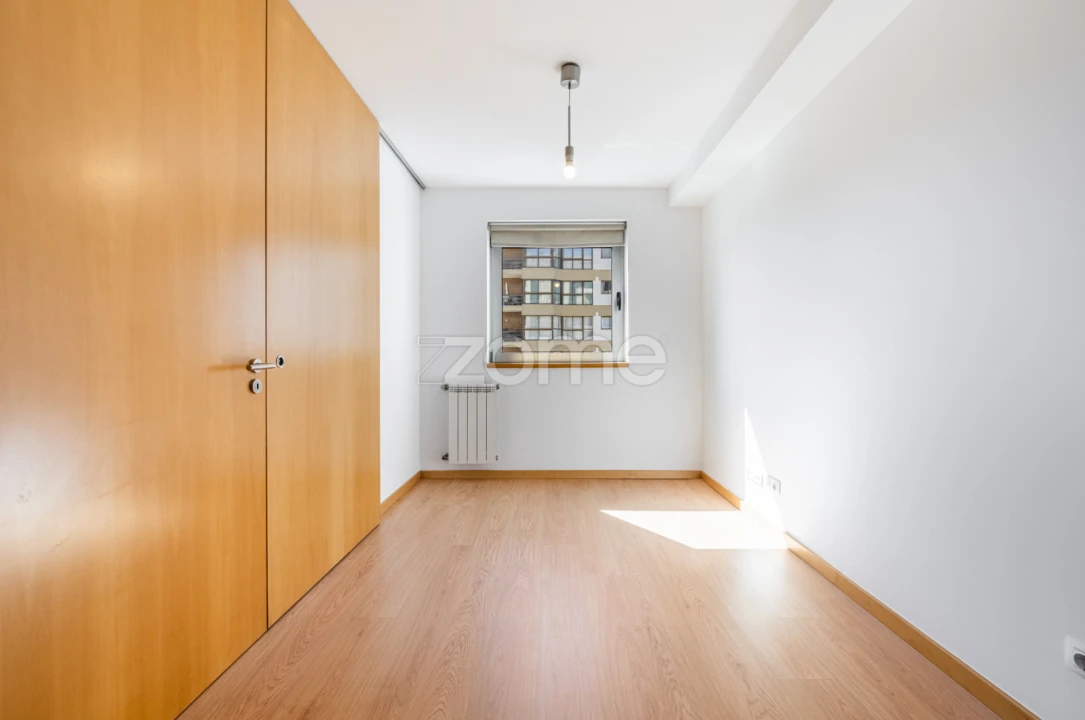 Apartamento T1 para Arrendamento em Paranhos Foto 12