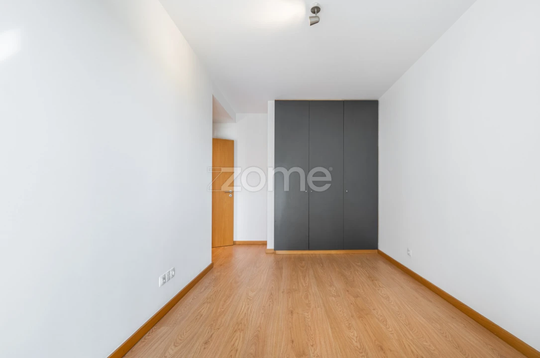 Apartamento T1 para Arrendamento em Paranhos Foto 9