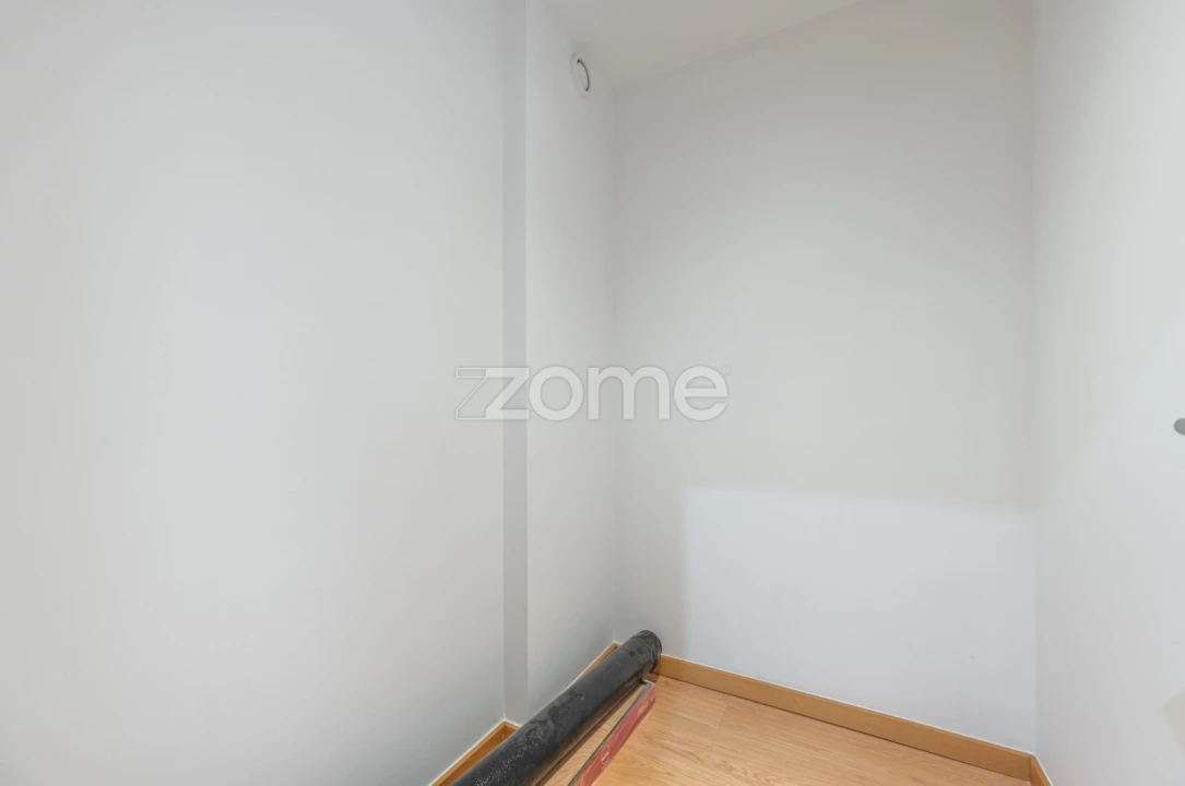 Apartamento T1 para Arrendamento em Paranhos Foto 19