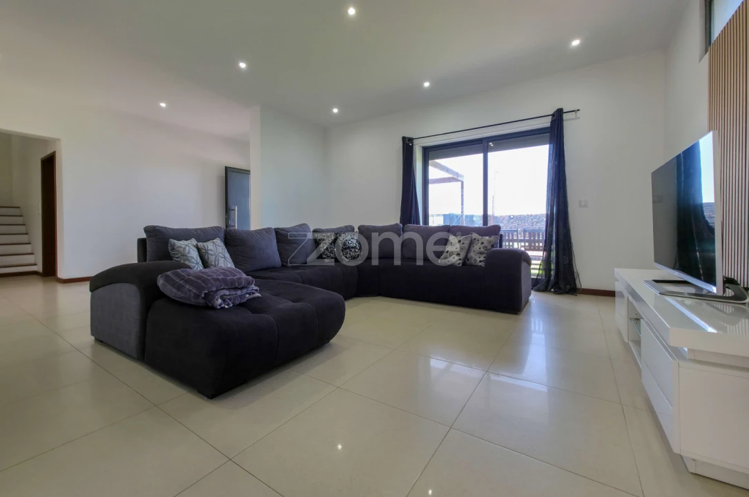 Moradia T4 para Venda em Ribeirinha Foto 3