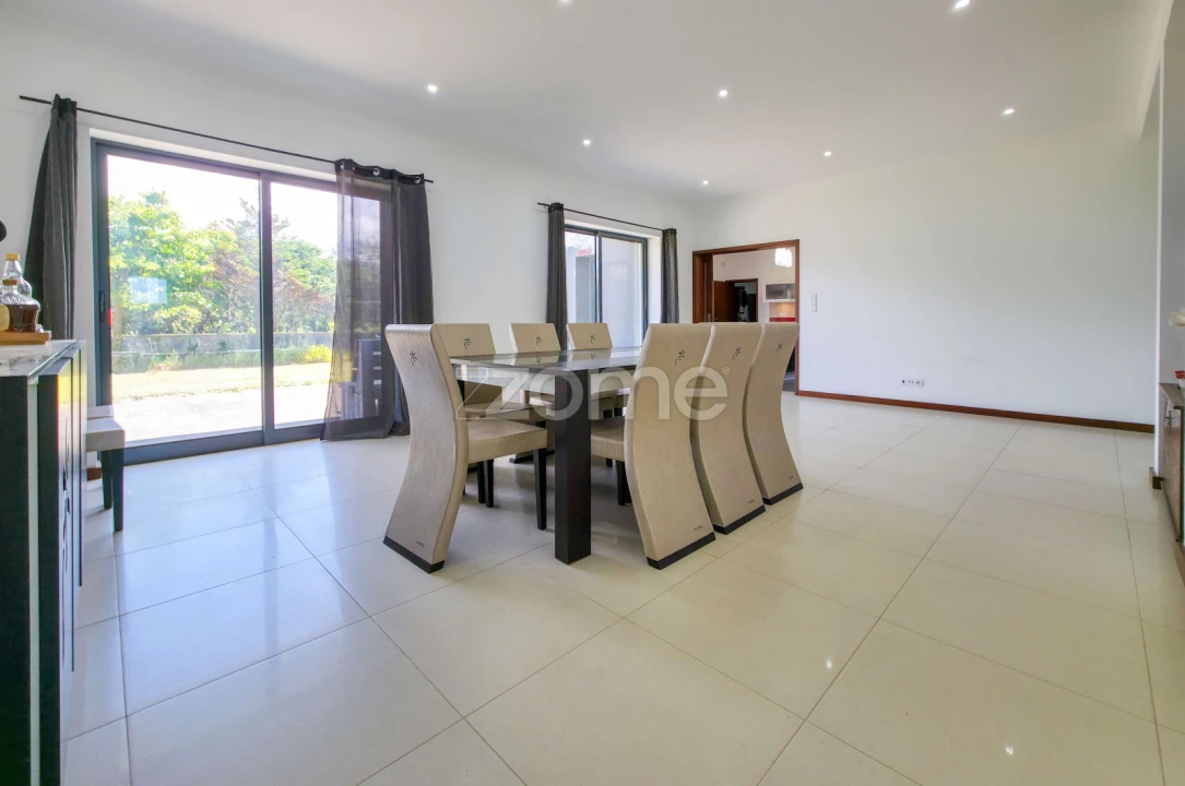 Moradia T4 para Venda em Ribeirinha Foto 7