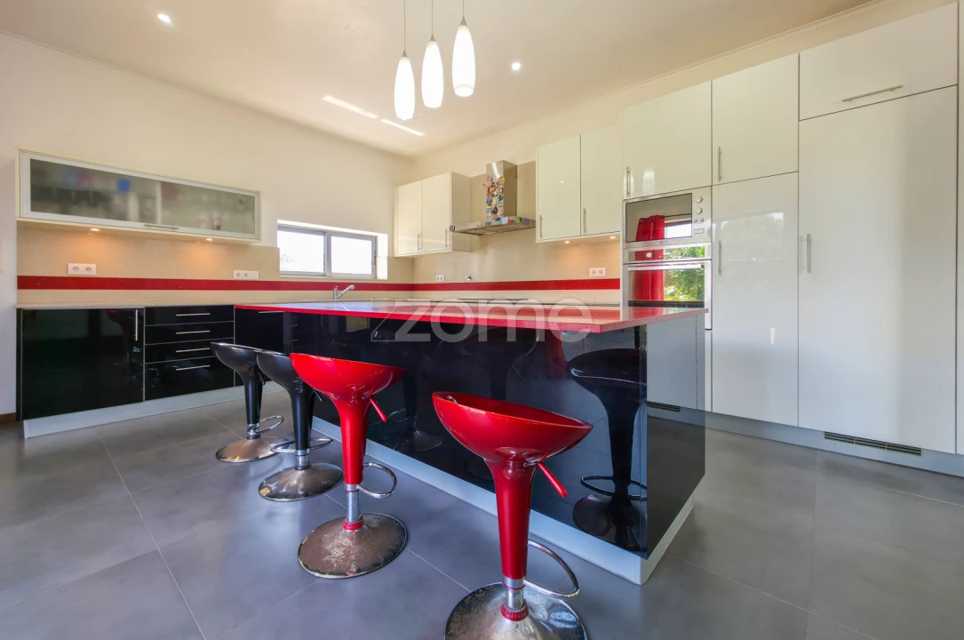 Moradia T4 para Venda em Ribeirinha Foto 10