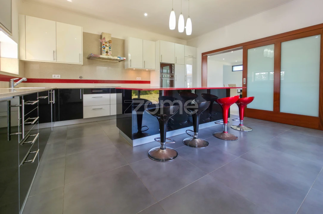 Moradia T4 para Venda em Ribeirinha Foto 11