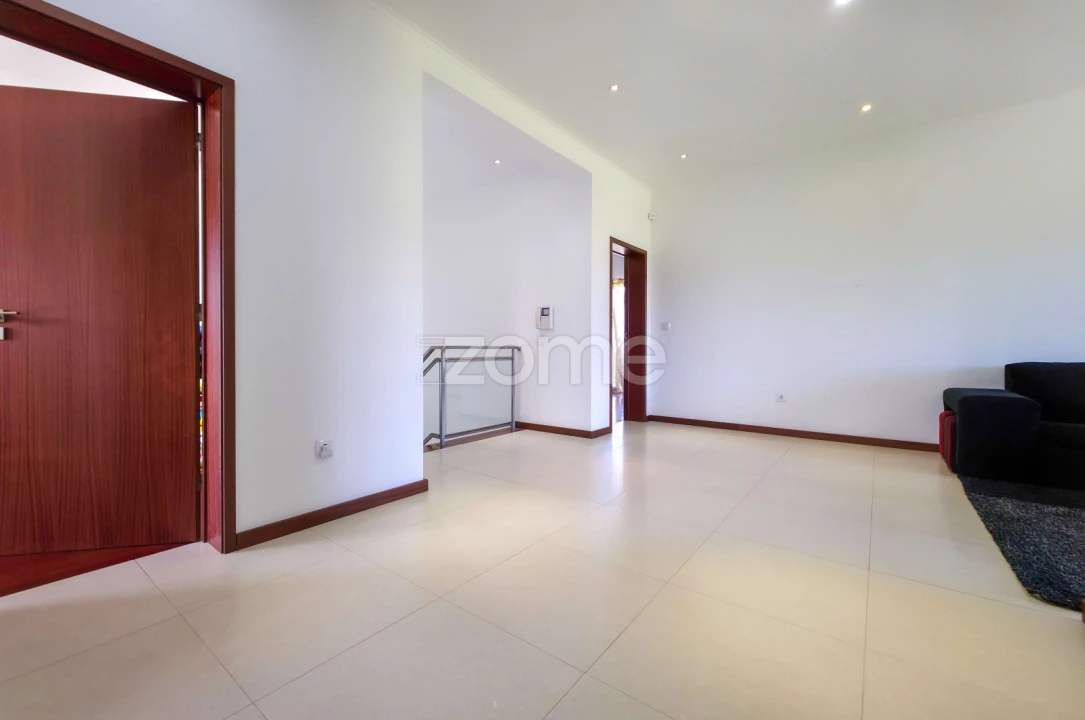 Moradia T4 para Venda em Ribeirinha Foto 14