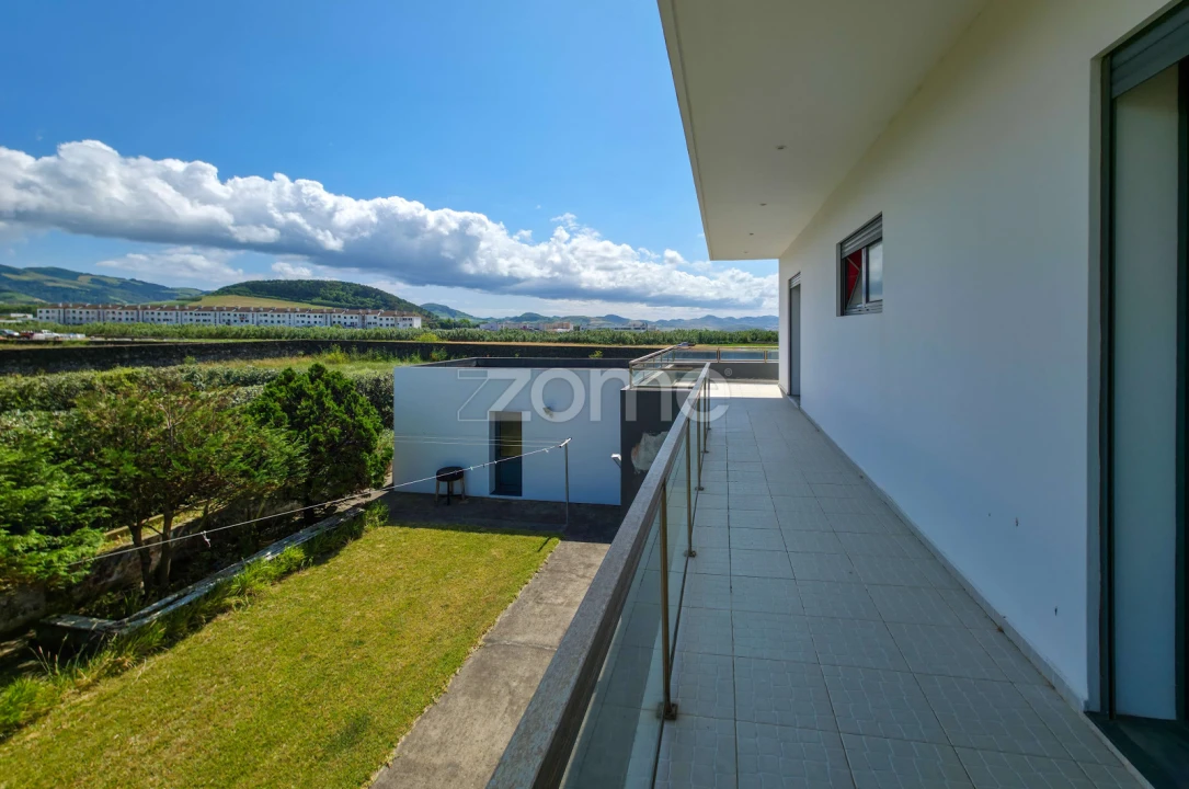 Moradia T4 para Venda em Ribeirinha Foto 18