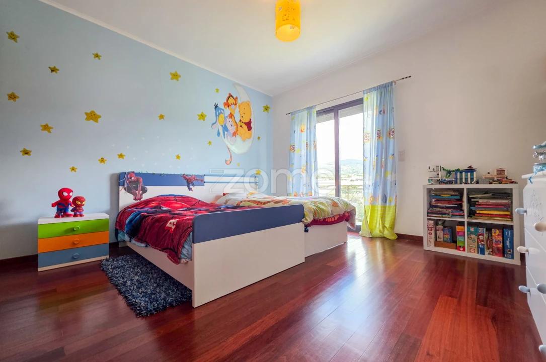 Moradia T4 para Venda em Ribeirinha Foto 17