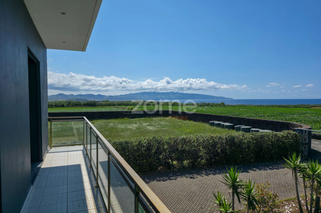 Moradia T4 para Venda em Ribeirinha Foto 25