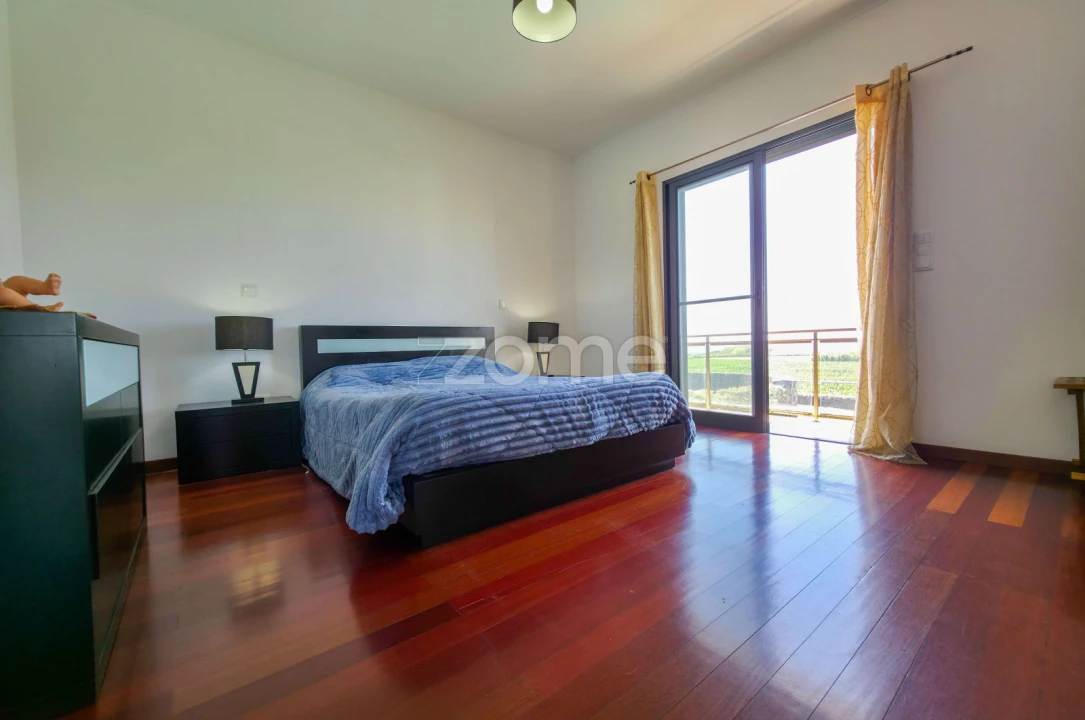 Moradia T4 para Venda em Ribeirinha Foto 22