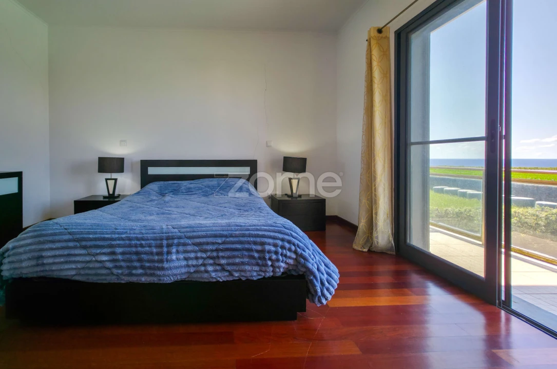 Moradia T4 para Venda em Ribeirinha Foto 23